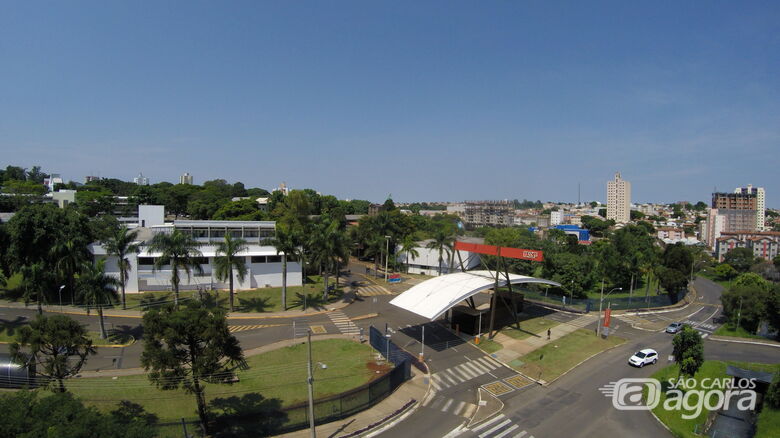 Foto da fachada da USP - Crédito: OWL Drones