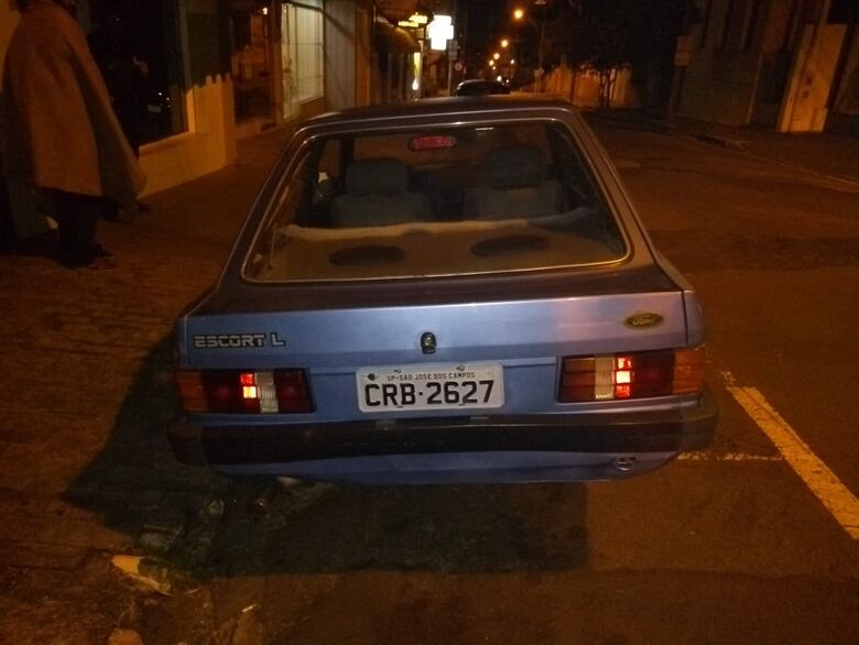 Escort estava abandonado no centro de São Carlos - Crédito: Divulgação