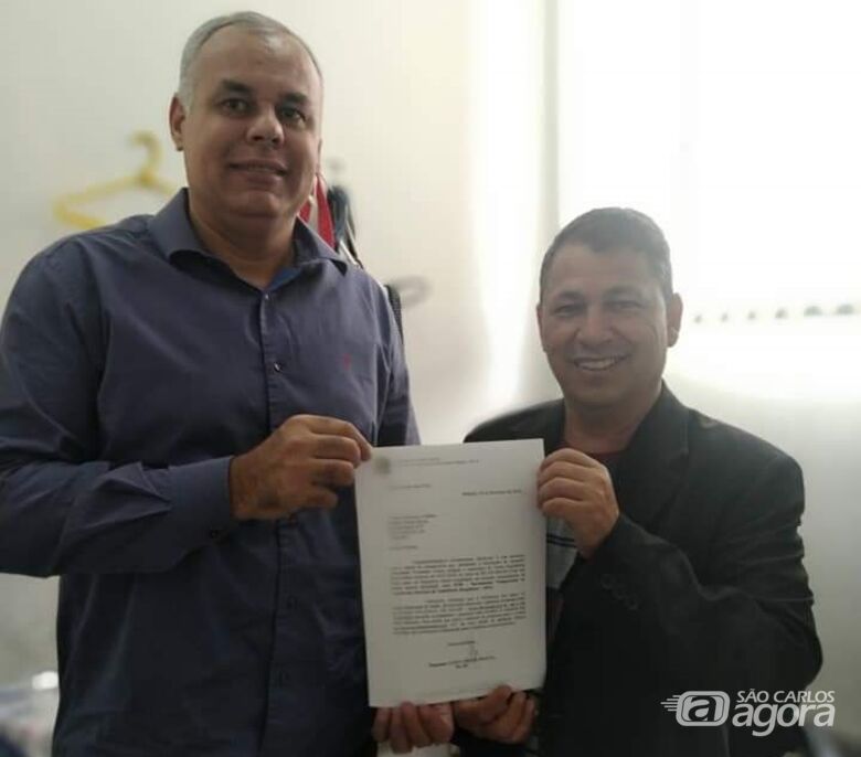 Assessor do deputado Luiz Carlos e Malabim: mais R$ 100 mil em emenda para São Carlos - Crédito: Divulgação