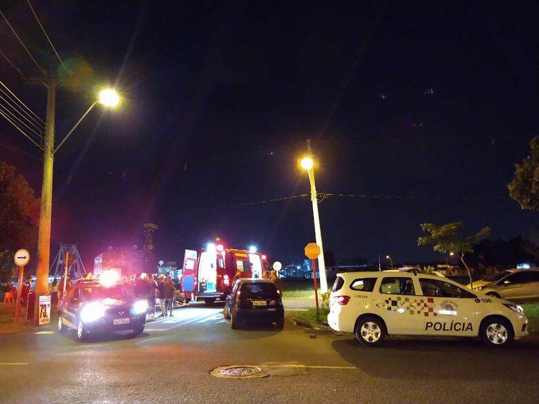 Carro é atingido por moto após motorista avançar sinal de pare - Crédito: Luciano Lopes