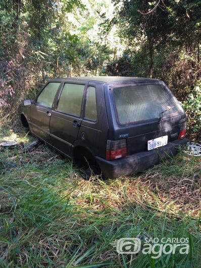 Uno furtado em Araraquara é abandonado em mata em fazenda de São Carlos - Crédito: Maycon Maximino