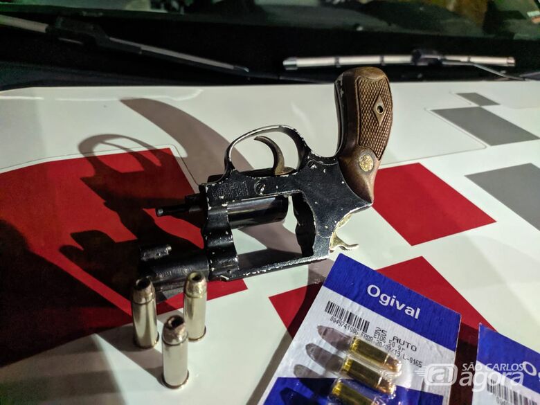Homem é preso em flagrante por porte ilegal de arma de fogo - Crédito: Maycon Maximino
