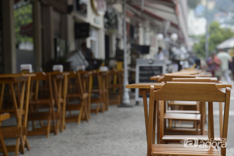 Bares e restaurantes poderão atender com restrições - Crédito: Agência Brasil