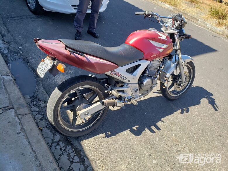 Moto furtada em São Carlos é localizada em Ibaté - Crédito: Divulgação/PMSC