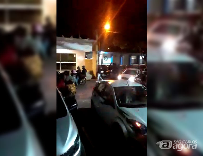 Amigos prestam homenagem ao jovem que morreu afogado em cachoeira - Crédito: Reprodução