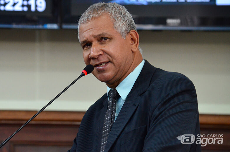 O presidente da Câmara, Lucão Fernandes, fala na tribuna durante a sessão plenária desta terça-feira - Crédito: Divulgação