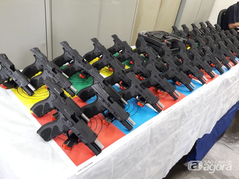 Pistolas adquiridas pela Prefeitura e que serão utilizadas pelos guardas municipais - Crédito: Arquivo/SCA