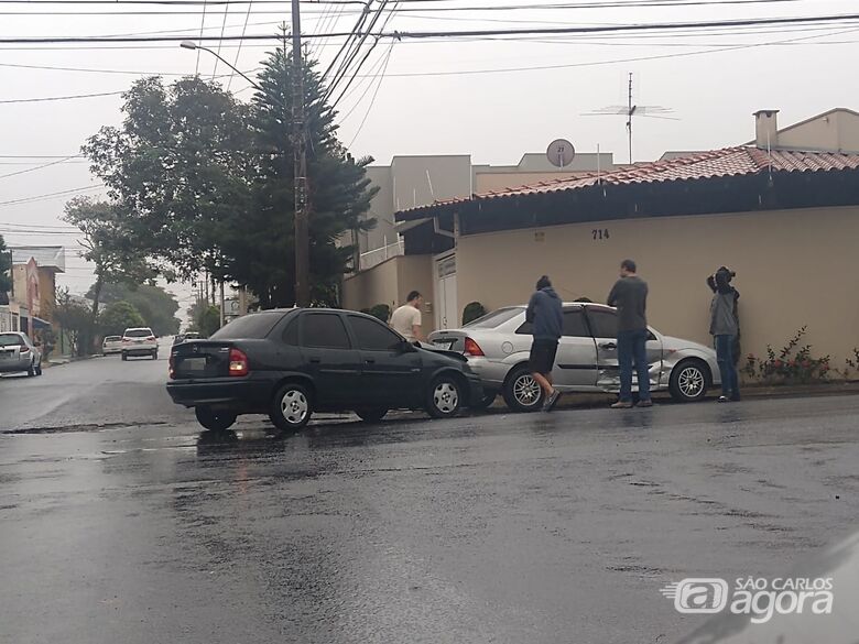 Jovem fica ferida em colisão no Santa Felícia - Crédito: Luciano Lopes