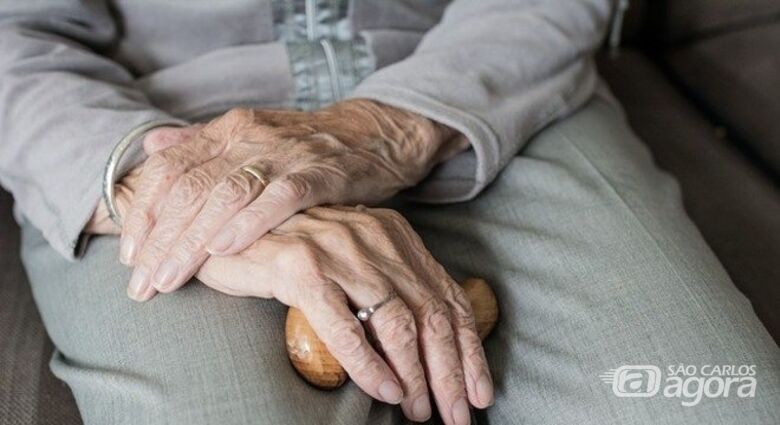 Mal de Parkinson : Pesquisas no Centro de Pesquisa em Óptica e Fotônica – Instituto de Física de São Carlos – USP tratam as dores dos pacientes - Crédito: Divulgação