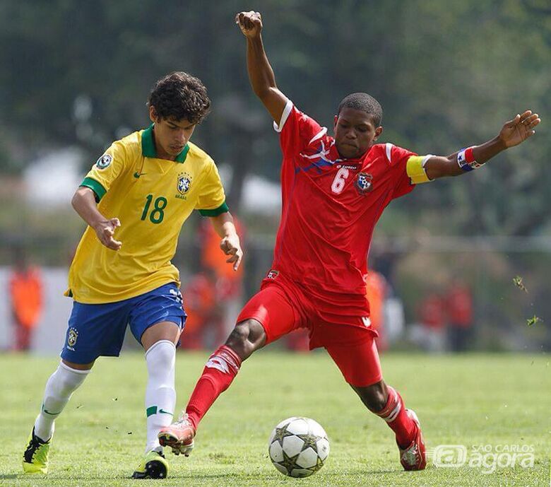 Cristoffer, com a camisa da seleção: do São Carlos para a Albânia - Crédito: Divulgação