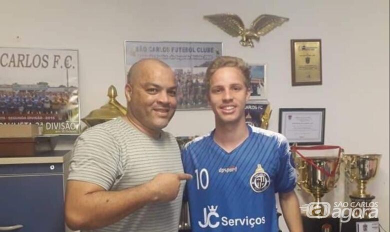Marcelo com Yuri, que defenderá time albanês - Crédito: Marcos Escrivani
