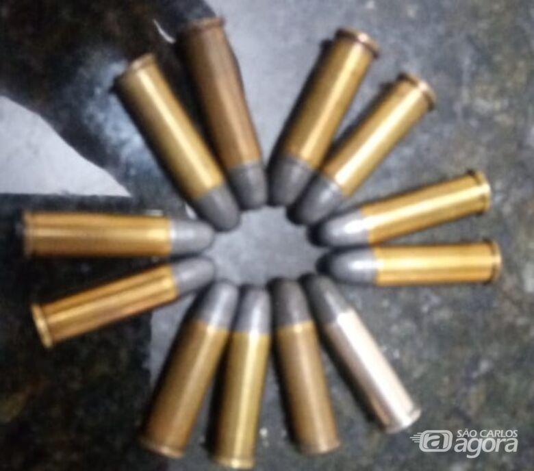 PM encontra sacola com 12 balas calibre 38 em Fox no Gonzaga - Crédito: Divulgação