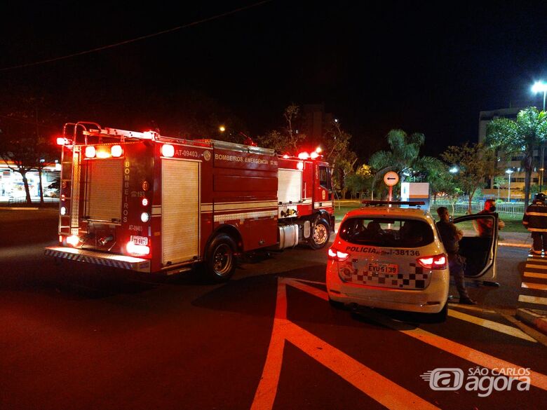 Princípio de incêndio atinge veículo na região do Parque do Kartódromo - Crédito: Luciano Lopes
