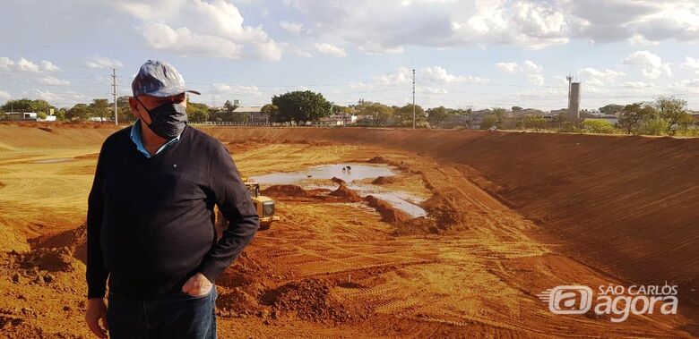 Airton acompanha obras de construção do piscinão da CDHU - Crédito: Divulgação