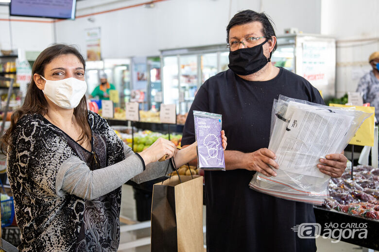 Máscaras e protetores faciais confeccionadas por funcionários do Sesc chegam a empresas e instituições de São Carlos - Crédito: Divulgação