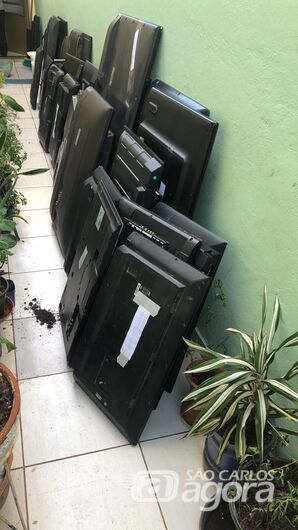 Em ação eficiente, PM apreende 104 TVs de origem duvidosa - Crédito: Maycon Maximino