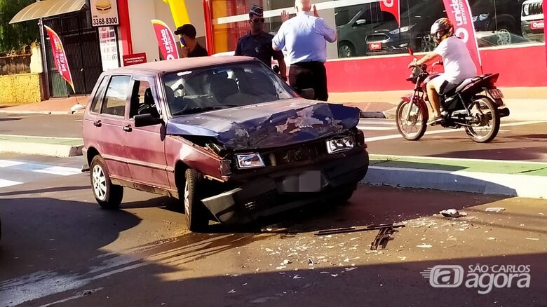 Colisão danifica três veículos na Avenida São Carlos - Crédito: Maycon Maximino