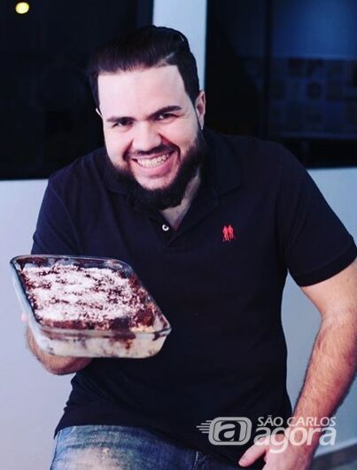 Vinicius Holmo ensina a preparar facilmente um delicioso pavê de prestígio -