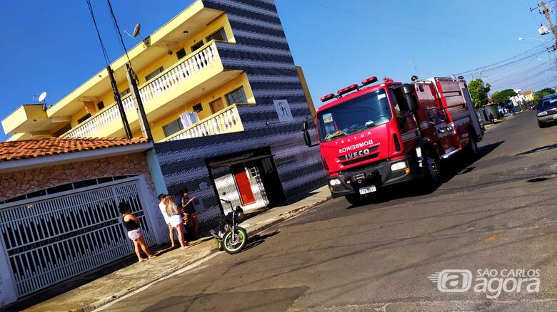 Princípio de incêndio assusta moradores em prédio de apartamentos no Romeu Tortorelli - Crédito: Maycon Maximino