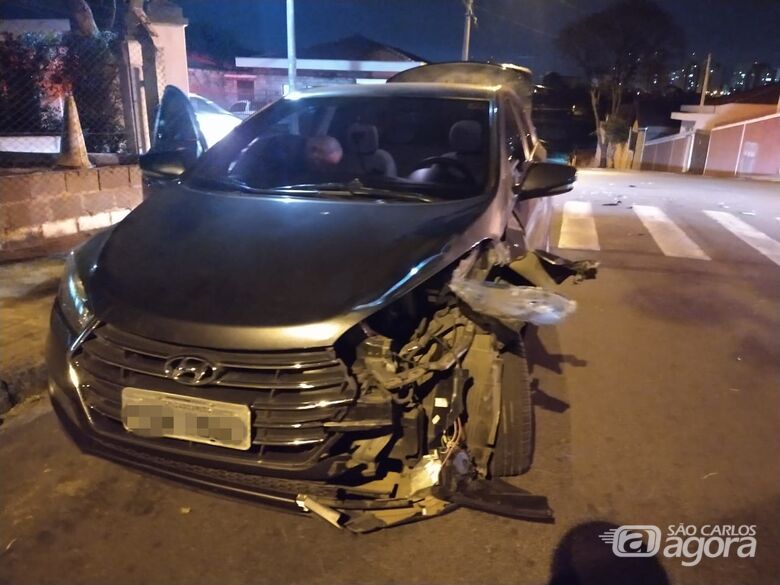 Colisão frontal entre moto e carro deixa jovem ferido - Crédito: Luciano Lopes