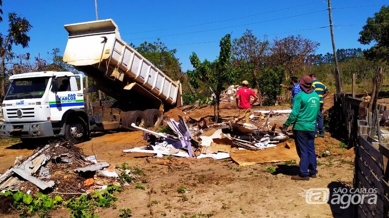 Duas casas foram demolidas nesta quarta-feira - Crédito: Maycon Maximino