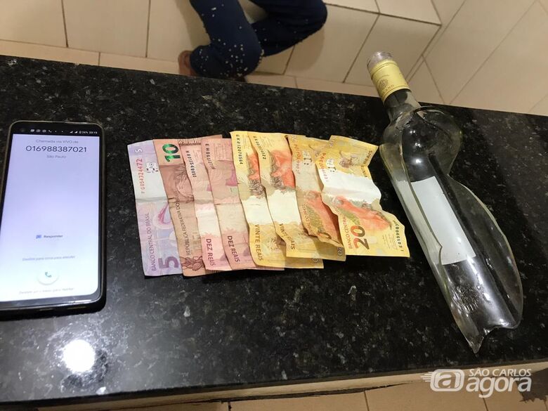 Bandido é agredido e acaba preso pela PM após assaltar motorista de aplicativo - Crédito: Divulgação/PM
