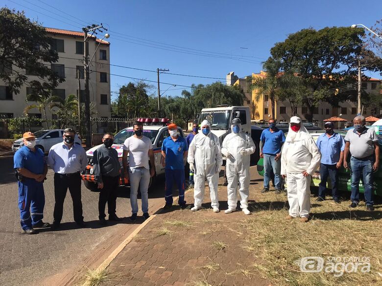 Vereador Rodson acompanha os trabalhos de desinfecção do conjunto habitacional da CDHU - Crédito: Divulgação