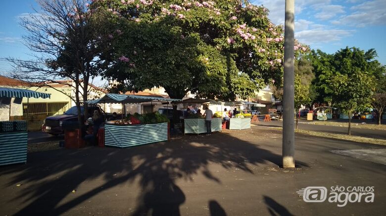 Fiscais acompanham retorno de feira livre em São Carlos - Crédito: Divulgação