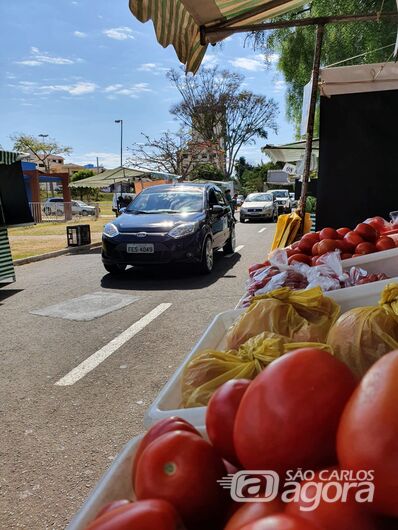 Feriado tem feira drive thru e no domingo varejão na Avenida Grécia - 