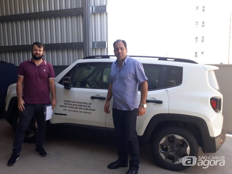 Vereador Sérgio Rocha viabiliza entrega de veículo para São Carlos - Crédito: Divulgação