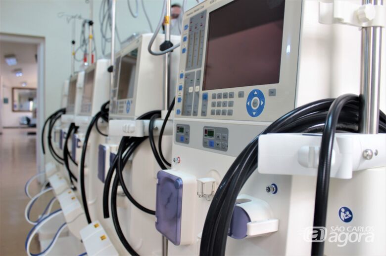 Foram adquiridas 30 máquinas para hemodiálise que vão substituir equipamentos alugados no Serviço de Nefrologia da Santa Casa - Crédito: Divulgação