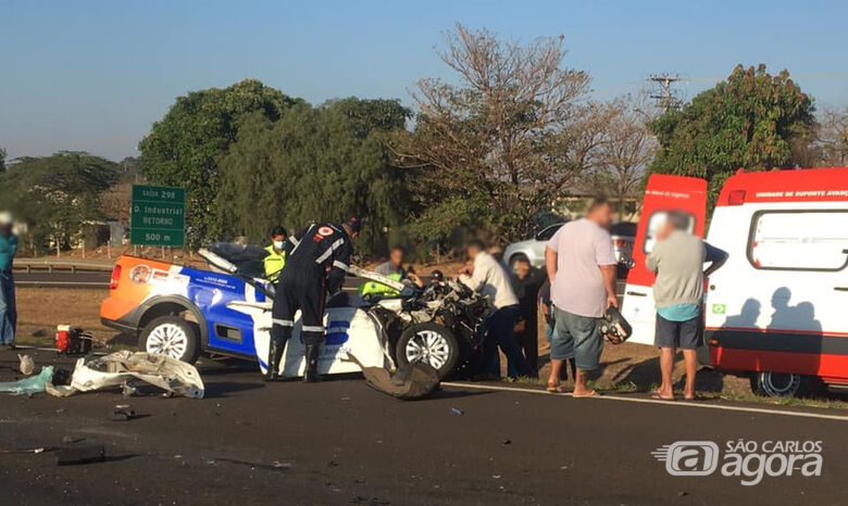 Saveiro fica destruída após bater em caminhão na rodovia SP-326 - Crédito: Matãonet