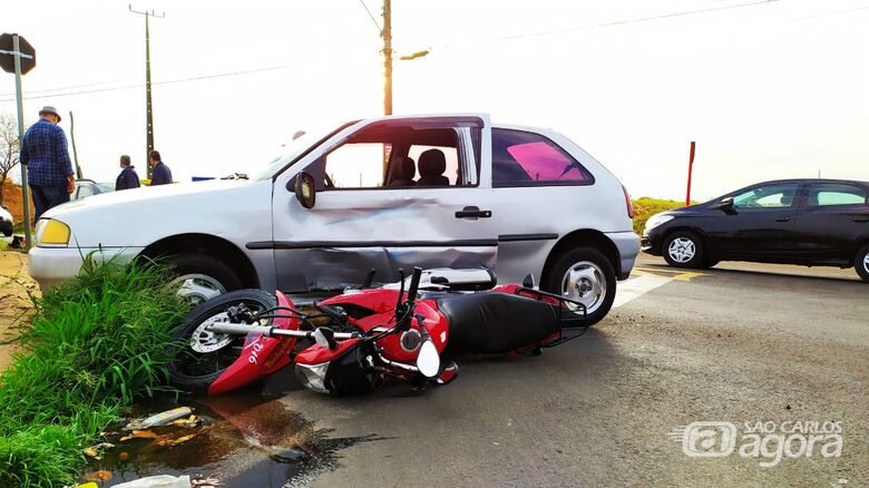 Adolescente é socorrida inconsciente após colisão entre carro e moto no Botafogo - Crédito: Maycon Maximino