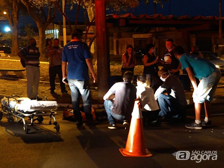 Motociclista sofre fratura após colidir na traseira de carro - Crédito: Luciano Lopes/São Carlos Agora