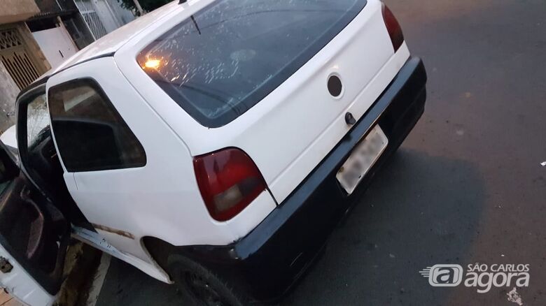 Carro bate em poste no Jardim Tangará - Crédito: São Carlos Agora