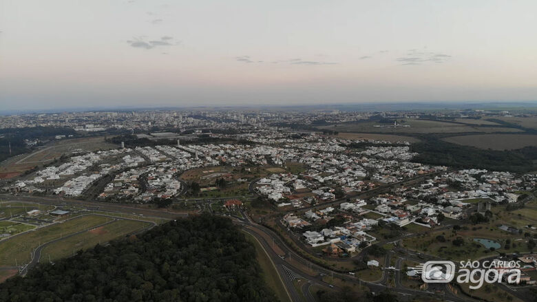 Vista aérea dos residenciais Damha em São Carlos - Crédito: Copyright © 4Fly Imagens Aéreas | www.4flyonline.com.br