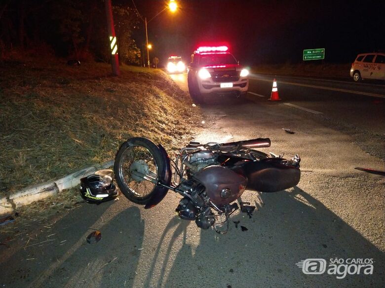 Motociclista fica gravemente ferido após colidir contra carro que fazia conversão - Crédito: Luciano Lopes
