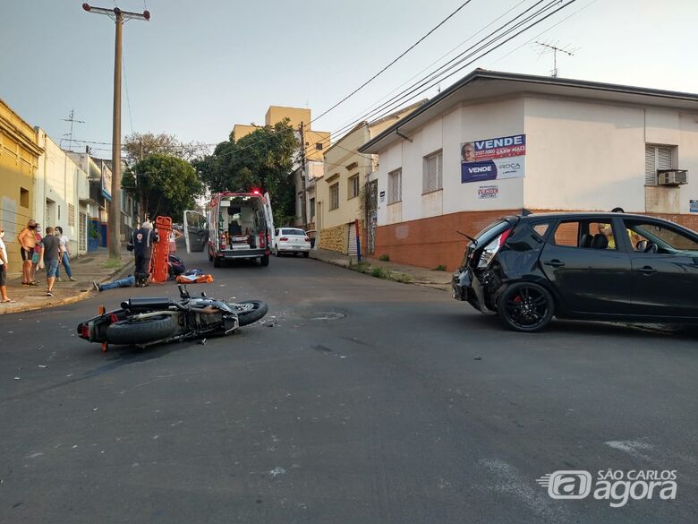 Motociclista "voa" cerca de 15 metros após colisão no Centro - Crédito: Luciano Lopes