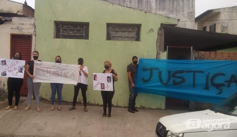 Amigos e familiares de Letícia Sobral se reúnem em protesto por justiça - Crédito: Maicon Ernesto