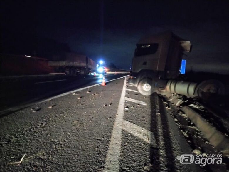 Carreta se envolve em acidente na rodovia Washington Luís - Crédito: Divulgação
