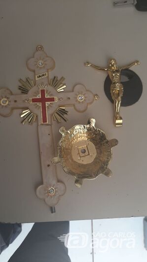 Ladrão é detido após furtar objetos sacros em igreja, em Dourado -