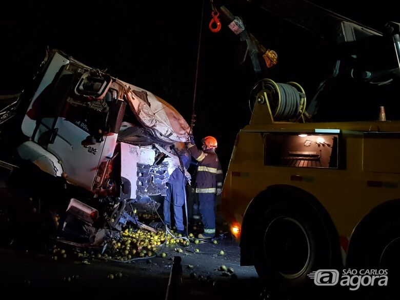 Colisão entre caminhões deixa dois mortos na região de Dourado - Crédito: Divulgação/Polícia Civil