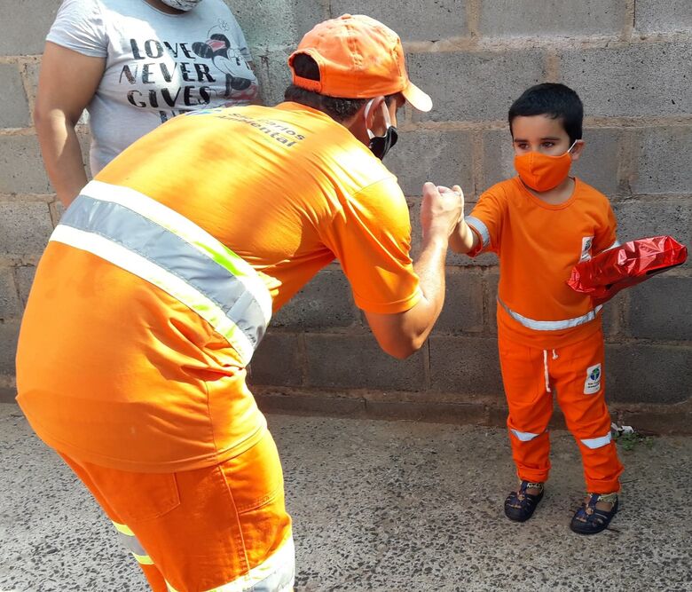 São Carlos Ambiental realiza sonho do menino João Lucas de 4 anos - Crédito: São Carlos Agora