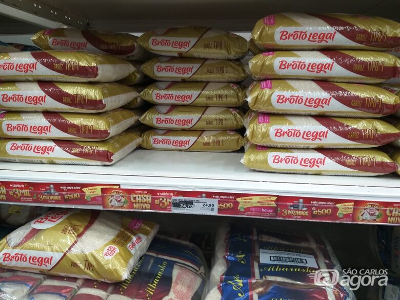 Pacote de 5 kg de arroz tem variação de 71%, aponta pesquisa do Procon - Crédito: Arquivo/SCA