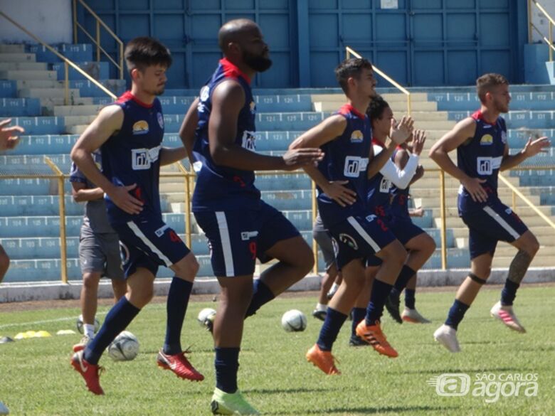 Jogadores durante aquecimento pré-treino no Luisão: Marcus Vinícius quer time pontuando em Novo Horizonte - Crédito: Marcos Escrivani