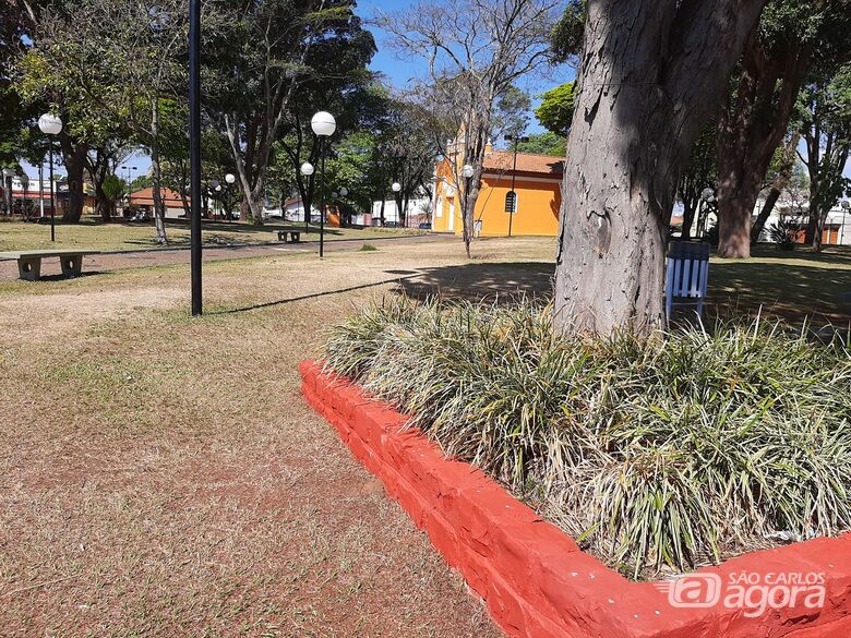 Praça São Benedito, no Bairro São Benedito em Ibaté, já com nova pintura - Crédito: Divulgação
