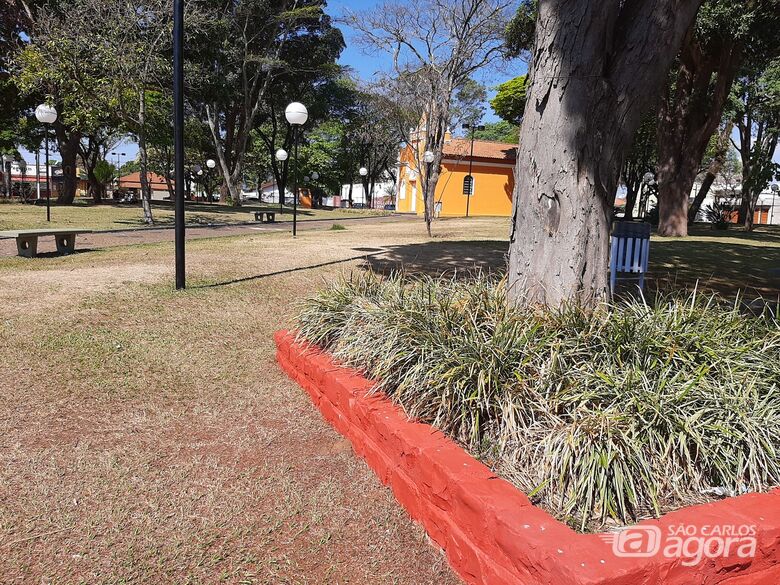 Praça São Benedito, no Bairro São Benedito em Ibaté,  já com nova pintura - Crédito: Divulgação