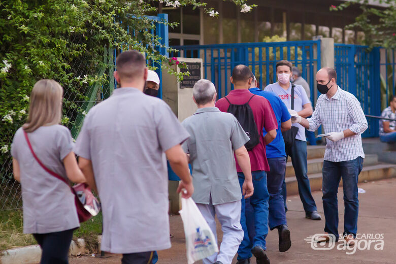 Acompanhado de candidatos a vereador, Netto Donato visita bairros - Crédito: Divulgação