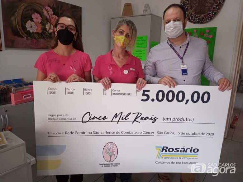 Farmácia Rosário realiza doação de R$ 5 mil em produtos à Rede Feminina de Combate ao Câncer -