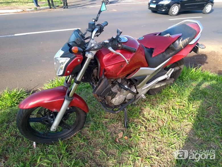 Moto colide na traseira de caminhão na Bruno Ruggiero Filho - Crédito: Maicon Ernesto